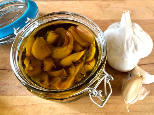 Una maravillosa receta para conservar los ajos en un aceite delicioso y aromático, solo hay que seguir el paso a paso!